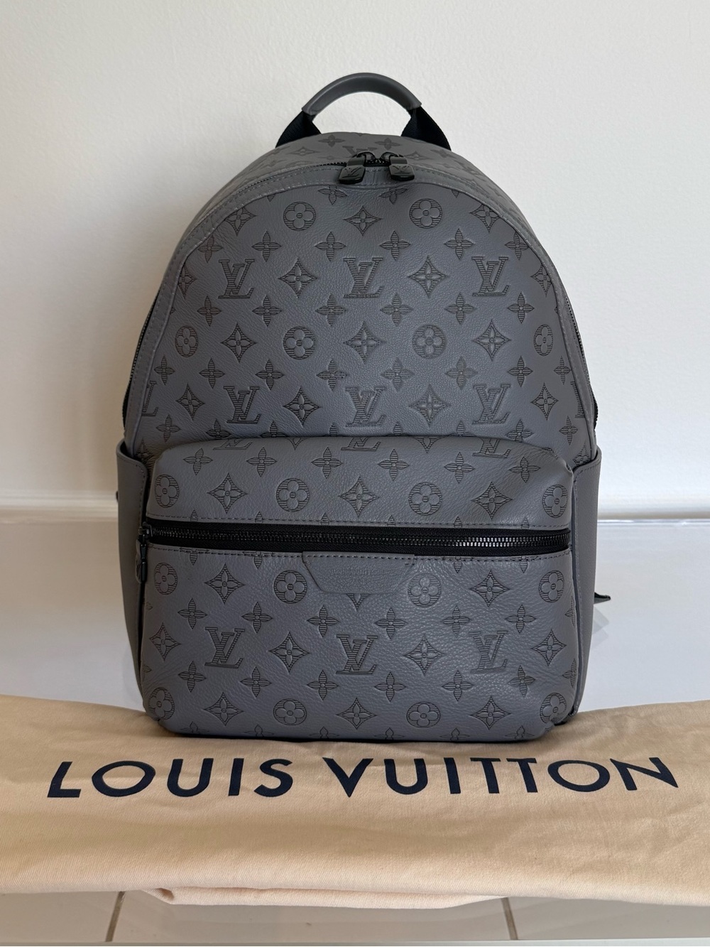 LOUIS VUITTON Discovery Backpack in Grey Monogram Shadow Leather - 💯 AUTHENTIC